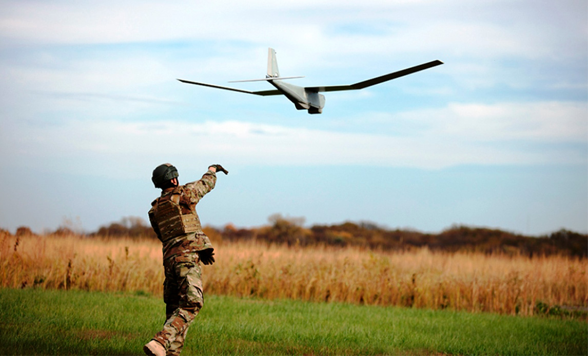 Soldat opsender drone