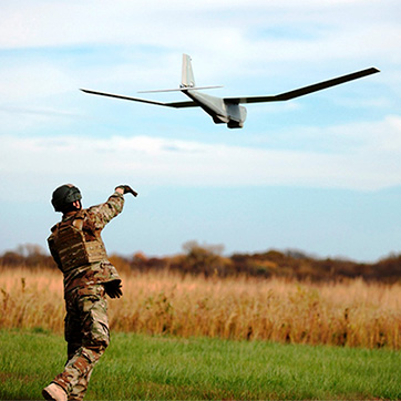 Soldat opsender drone